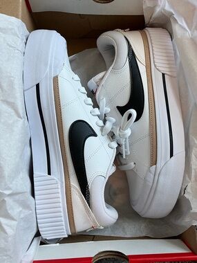 Nike Court Legacy Lift women 9